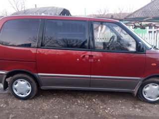 Nissan Serena foto 3