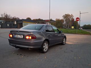 Toyota Avensis foto 4