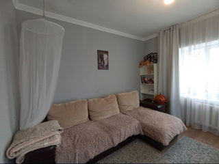 Centru !!! Vind 1/2 din casa(90m2), pe 3 sote de pamint, mun.Balti str. 31 August 18 foto 1