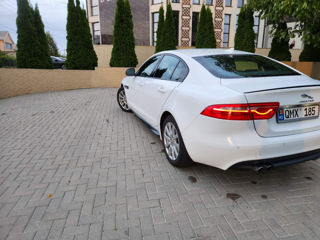 Jaguar XE foto 2