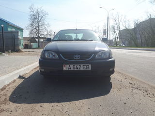 Toyota Avensis foto 2