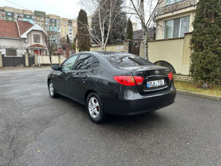 Hyundai Elantra foto 3