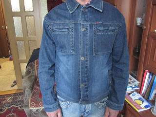 Куртка джинсовая  хорошая 48 РАЗМ  -150 ЛЕЙ