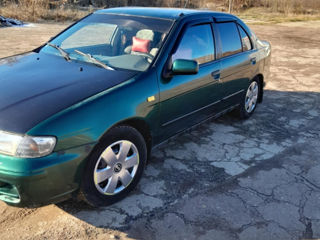 Nissan Almera foto 3