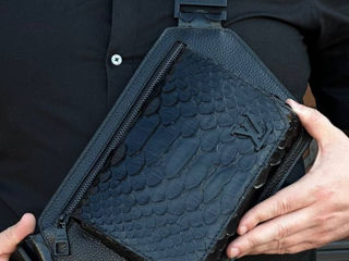 Мужской слинг(сумка) " LV " из натуральной кожи Питона в комбинации с кожей  Африканского Буйвола