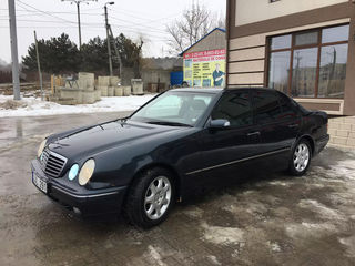 Mercedes E Class foto 1