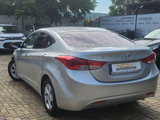 Hyundai Elantra foto 14