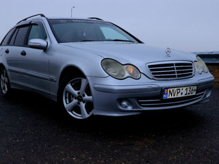 Mercedes C-Class foto 2