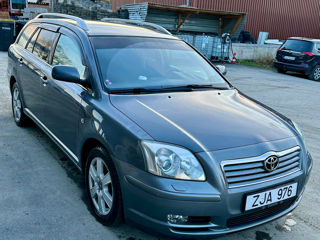 Toyota Avensis foto 2