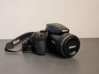 Nikon Coolpix P900 (83x optical zoom)