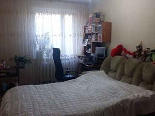 Vindem apartament cu 2 camere foto 2