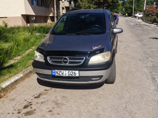 Opel Zafira фото 2