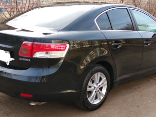 Toyota Avensis foto 2