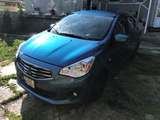 Mitsubishi Mirage foto 2