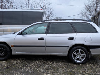 Toyota Avensis foto 3