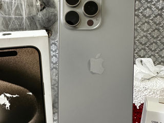 iPhone 15 pro 128 gb natural titanium foto 2