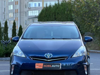 Toyota Prius v foto 3