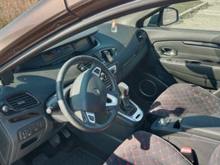 Renault Grand Scenic foto 2