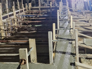 Construim piscine. Brigada de constructori. foto 2