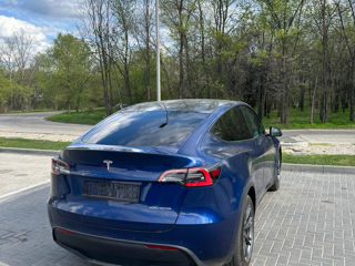 Tesla Model Y foto 5