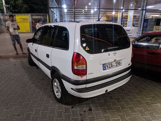 Opel Zafira foto 2