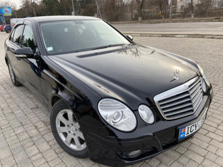 Mercedes E-Class foto 1