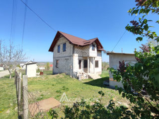 Casă în 2 niveluri, 106m2 + 7 ari! Sîngera, str. S. Rădăuțanu! foto 1