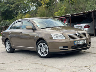 Toyota Avensis foto 1