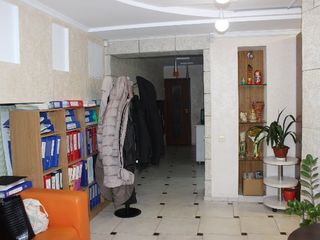 Vind/ schimb pe spatiu locativ , oficiu amplasare foarte buna 108 m2,str. Negruzzi, foto 6