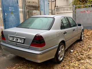 Mercedes C-Class foto 6