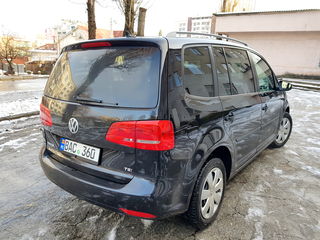 Volkswagen Touran foto 2