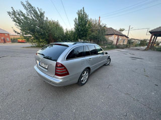 Mercedes C-Class foto 2