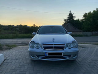 Mercedes C-Class foto 6