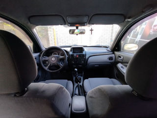 Nissan Almera foto 4