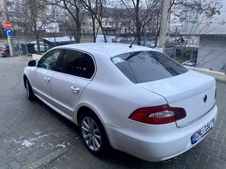 Skoda Superb foto 2