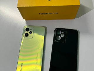 Realme S35