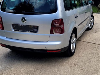 Volkswagen Touran foto 4