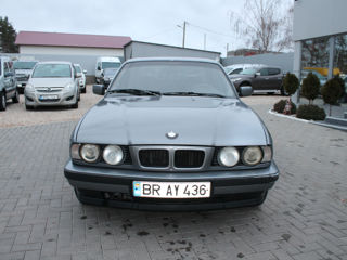 BMW 5 Series foto 2