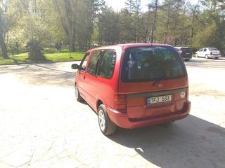 Nissan Serena foto 7