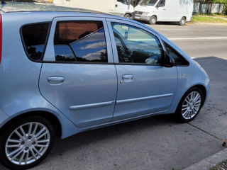 Mitsubishi Colt foto 2