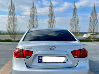 Hyundai Elantra foto 4