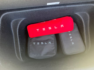 Tesla Model Y foto 8