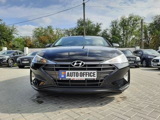 Hyundai Elantra foto 1