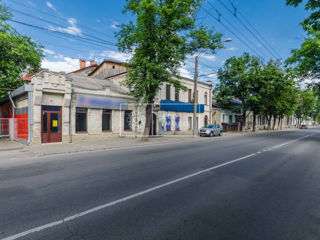 Chirie, str. București, 100 m.p, prima linie, 2500€