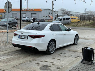 Alfa Romeo Giulia foto 4