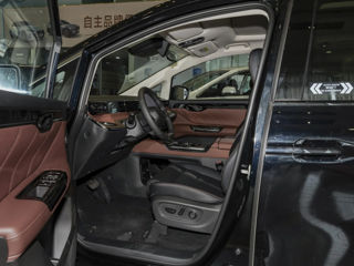 GAC Trumpchi M8 foto 4