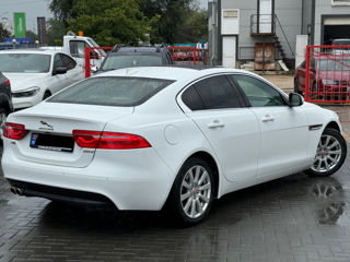 Jaguar XE foto 3