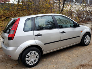 Ford Fiesta foto 4