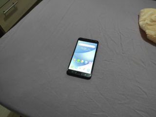 Vind asus  zenfone max 4 ideal lucreaza  100%