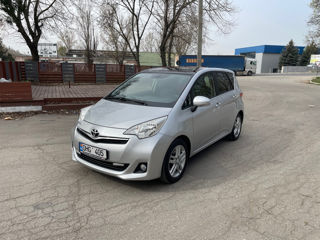 Toyota Verso-S foto 2